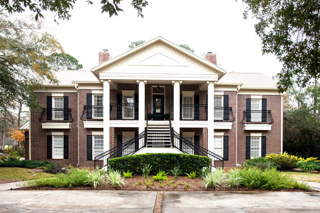 This house overlooking the golf course received an interior makeover to match its curbside charm.