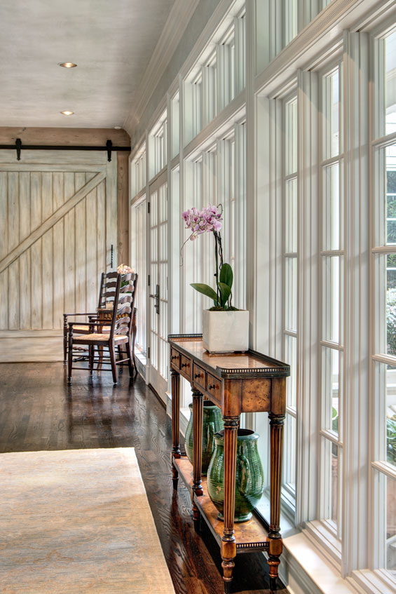 The gallery of windows spans the length of the back of the house and floods the rooms with natural light. “It’s like living in a window box,” says Stacey.