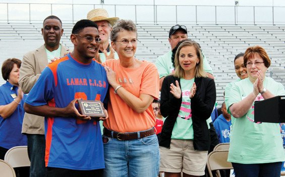 Evan Morris receives the Judge Jodie Stavinhoa Award from Tece Stark, Judge Stavinoha’s daughter.