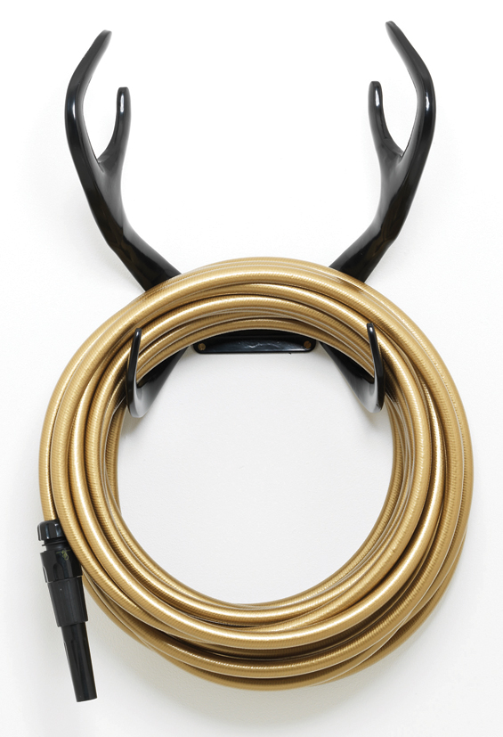 black-reindeer-gold-hose-black-nozzle