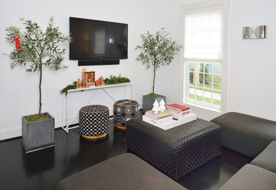 In the family area, a whimsical Scandinavian nativity set and greenery on a Bludot console hold to the minimalist design.